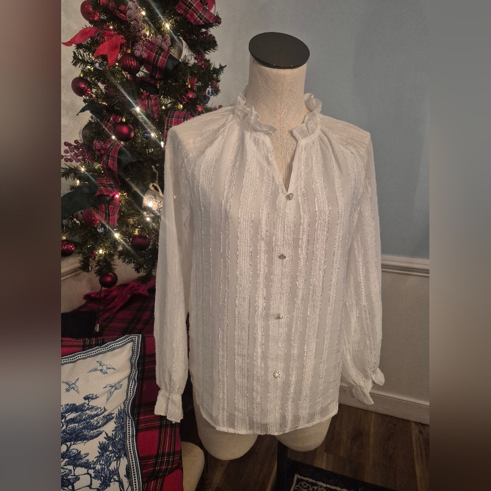 White Blouse W/ Victorian Collar And Texture Detailing